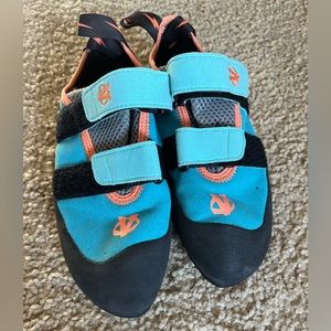 Women’s Climbing Shoes 7.5